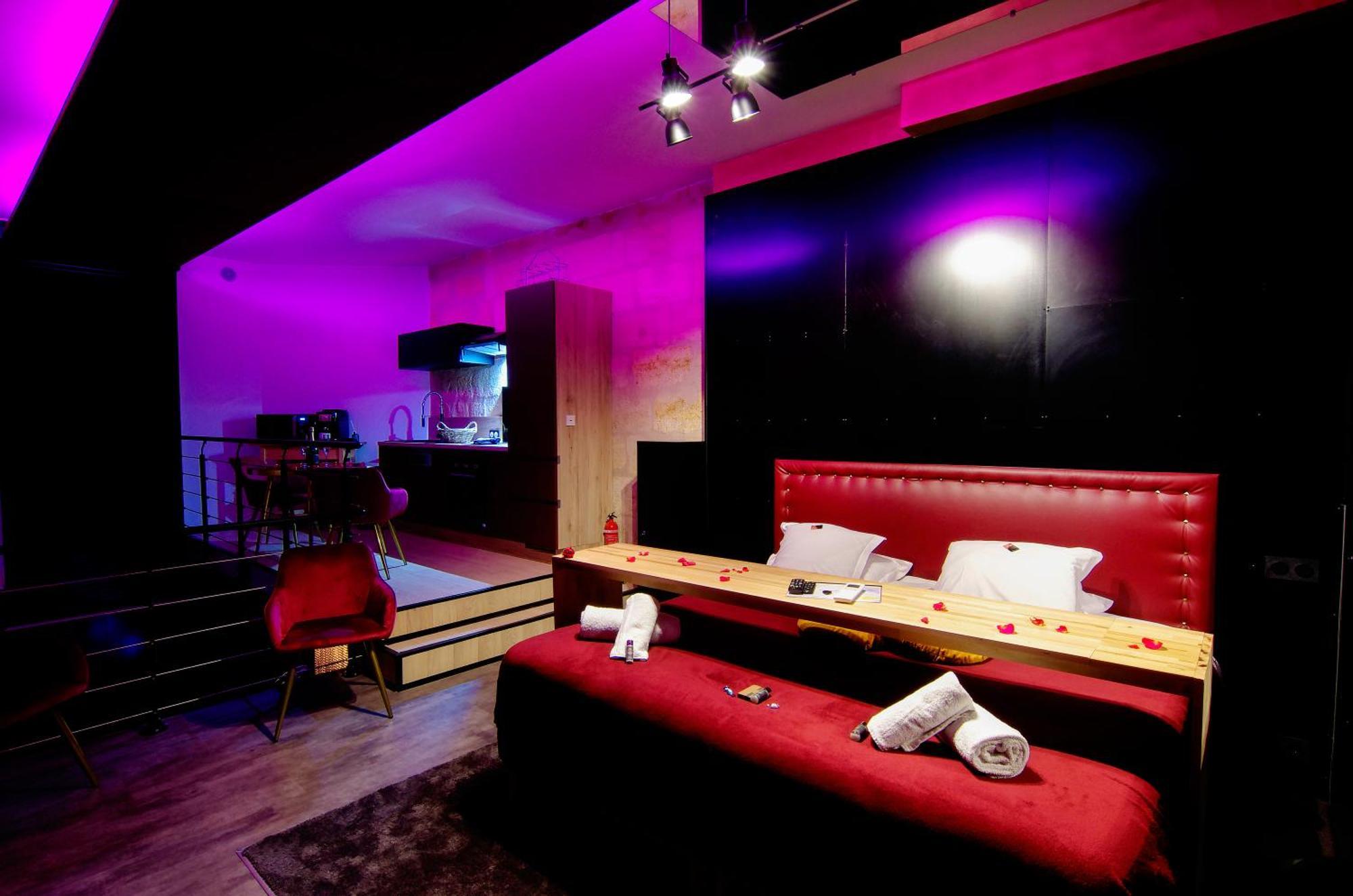 Mieuxqualhotel Jacuzzi Privatif Love Room Bordeaux Exteriér fotografie